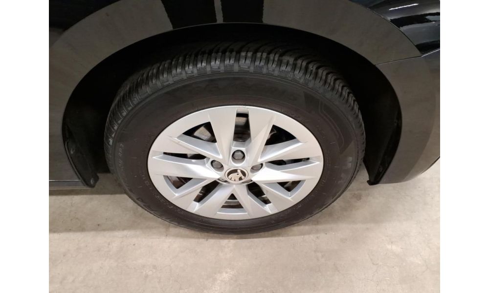 4596