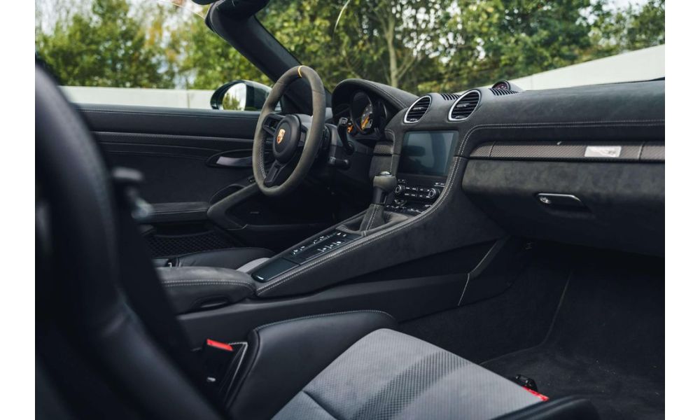 872423