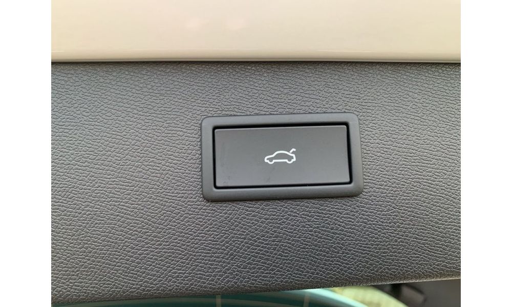 553878