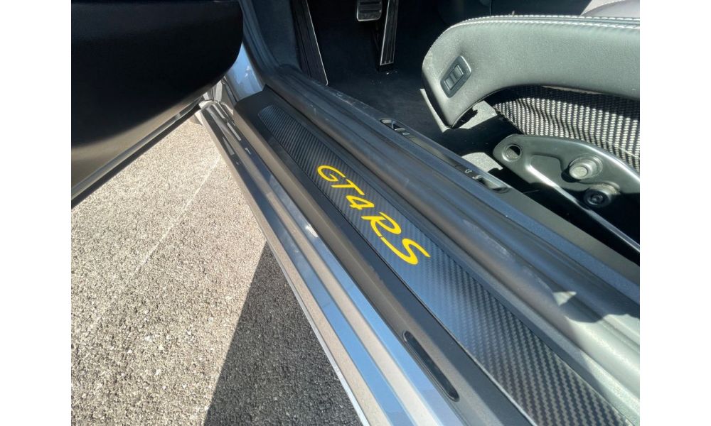 833131