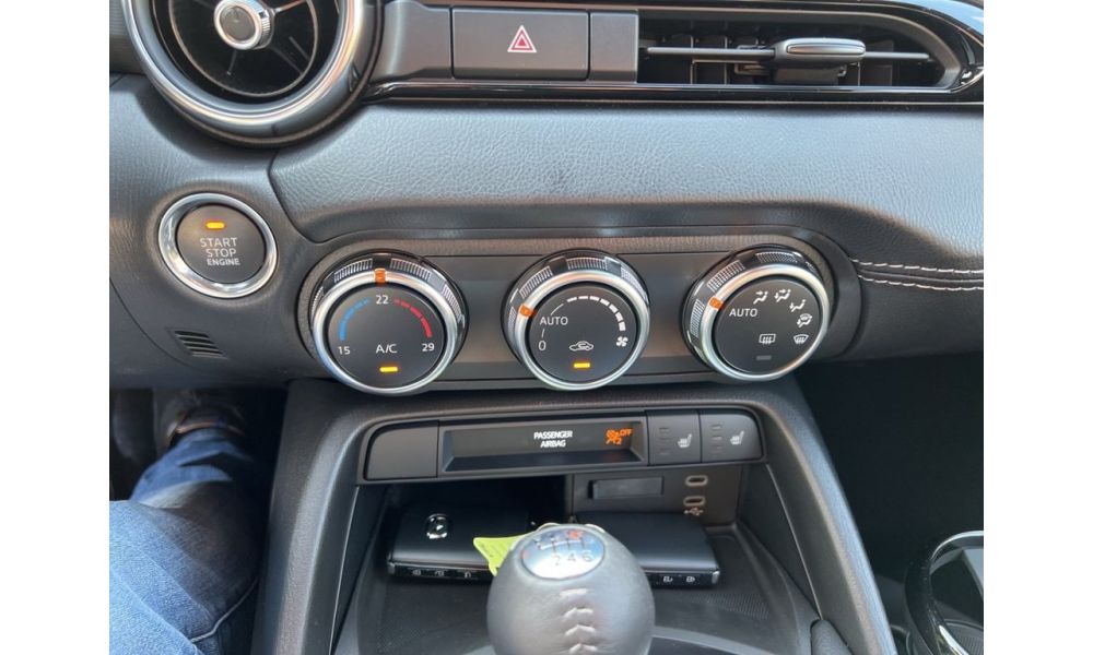 439563