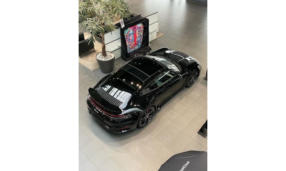 569912