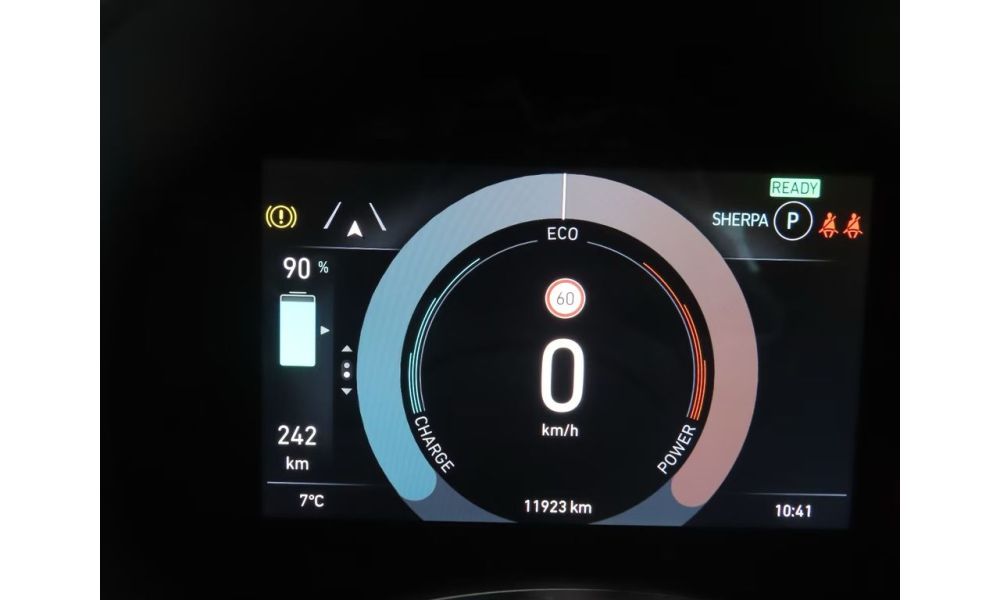 137153