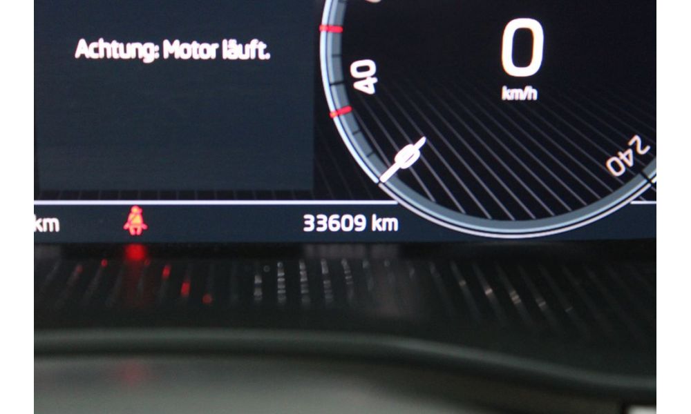 868587