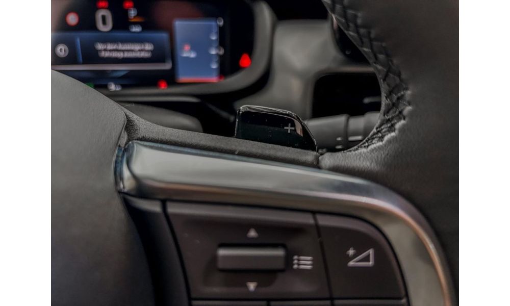 305708