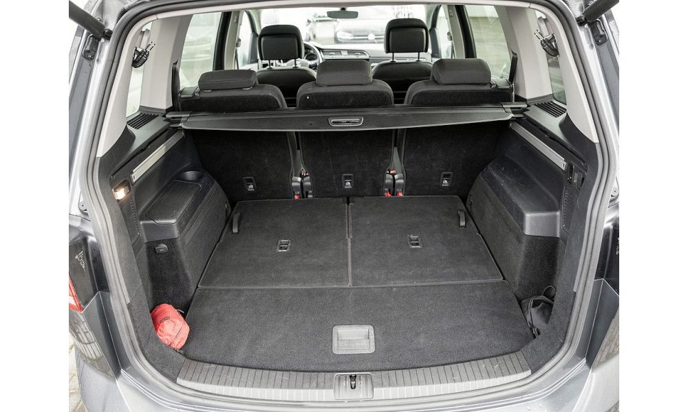 697833