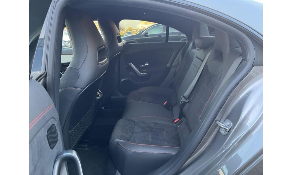 743085