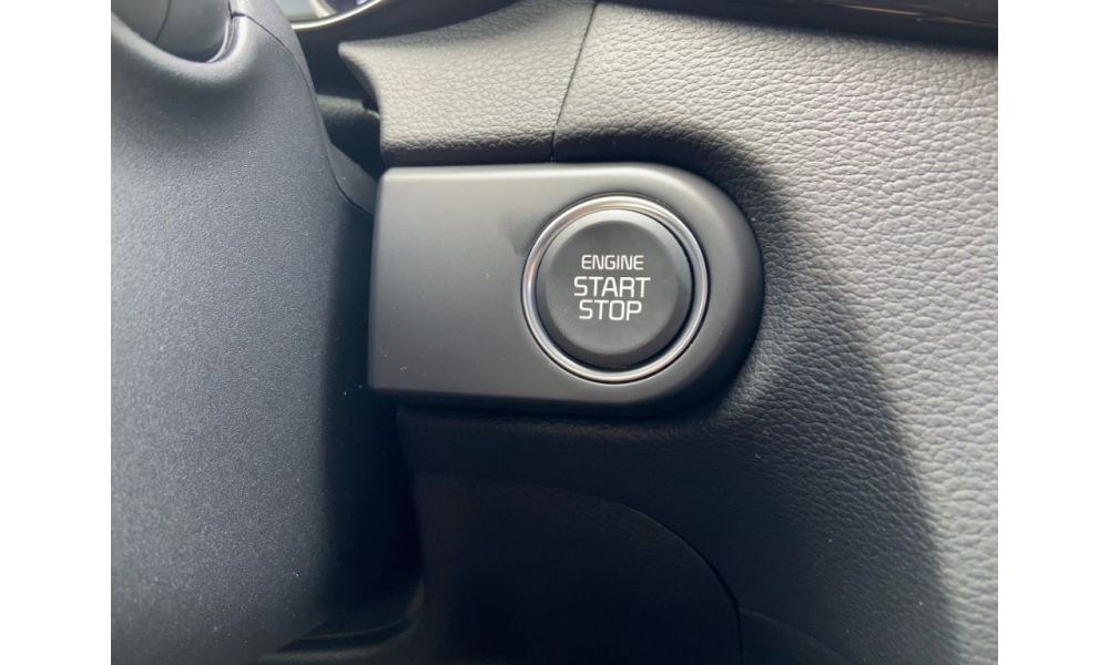 878825