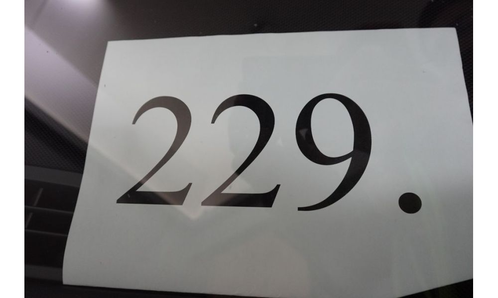 919097