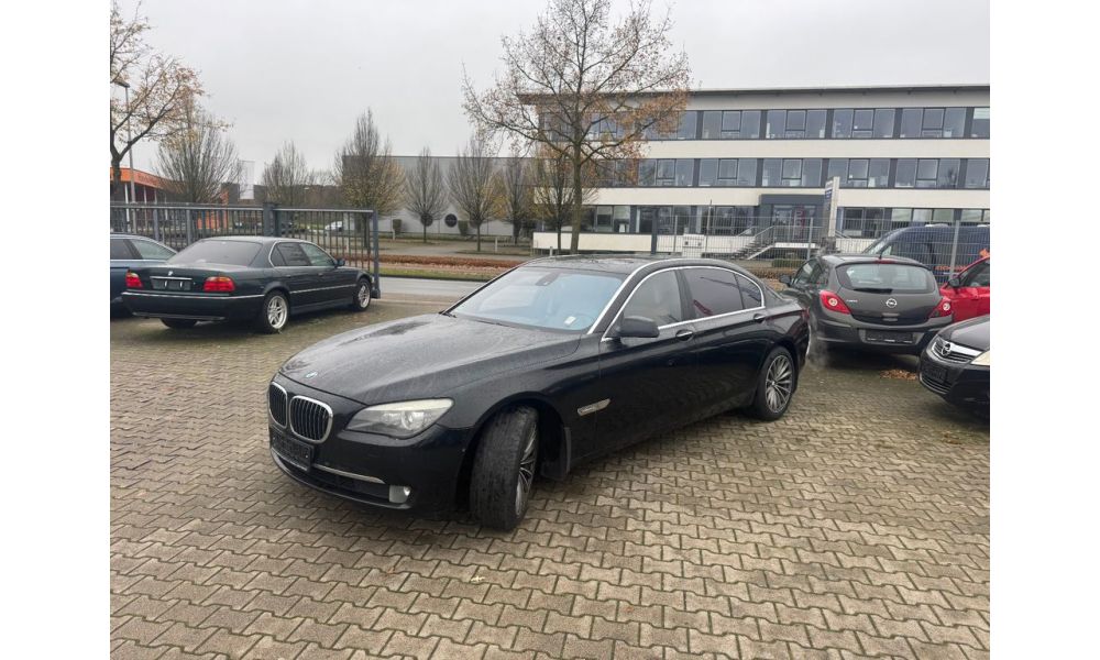 871384
