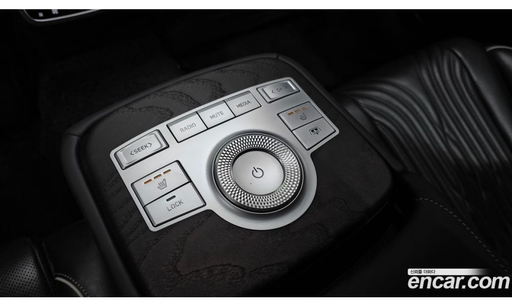 956233