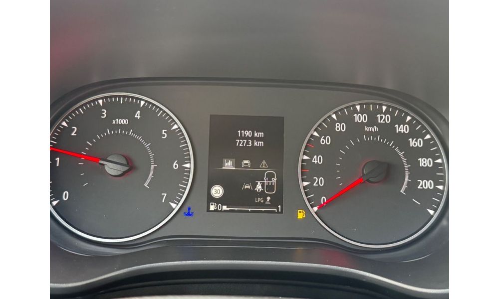 368500