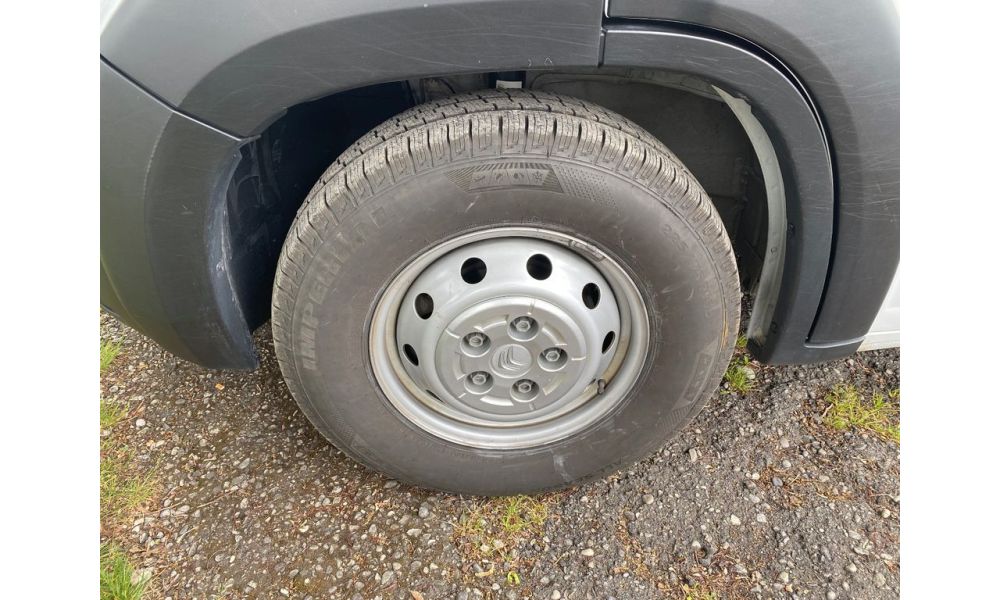736775