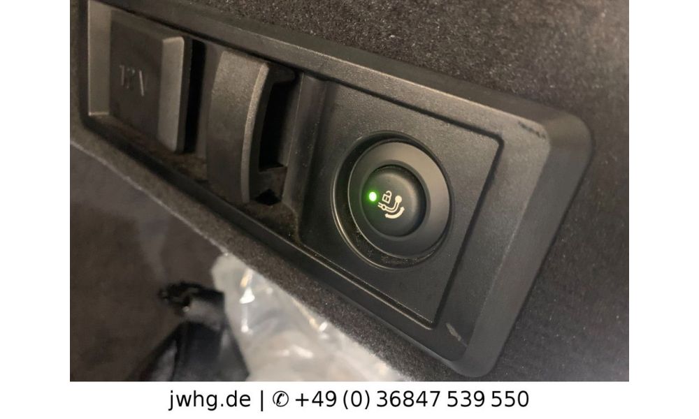 152370
