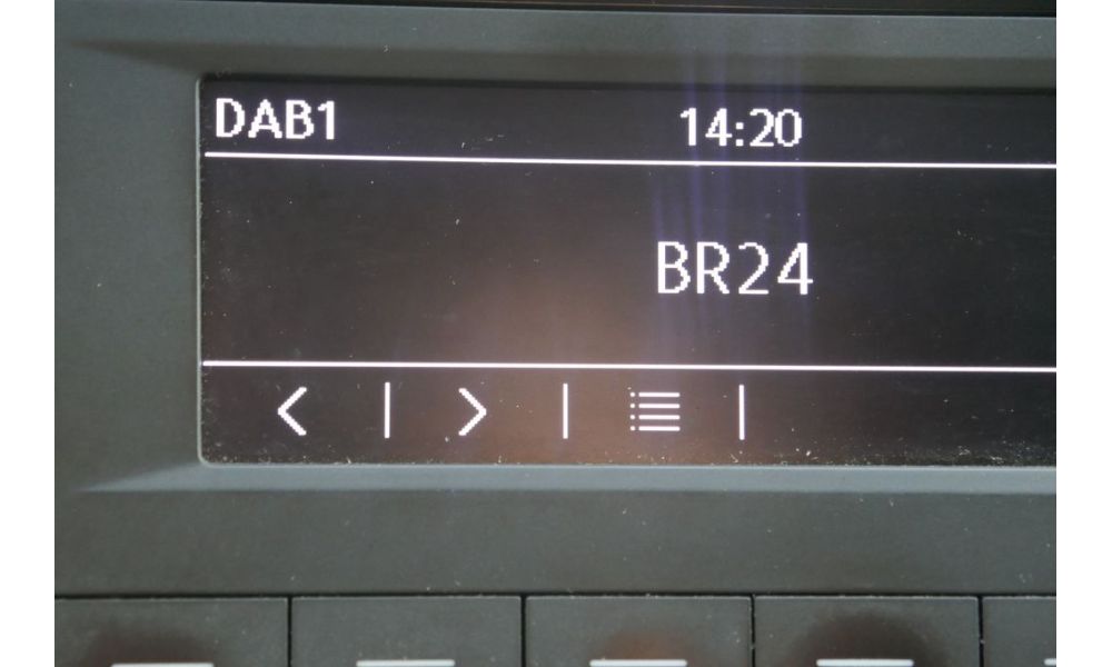 831863