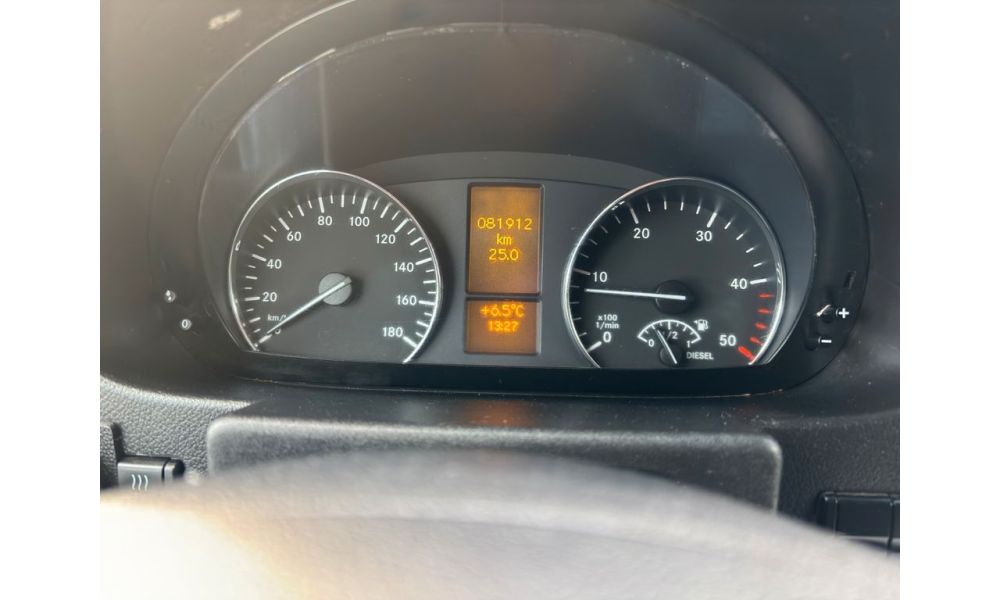 728004
