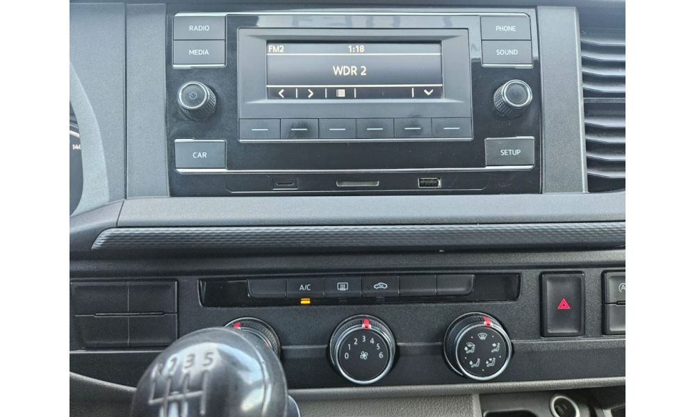 561310