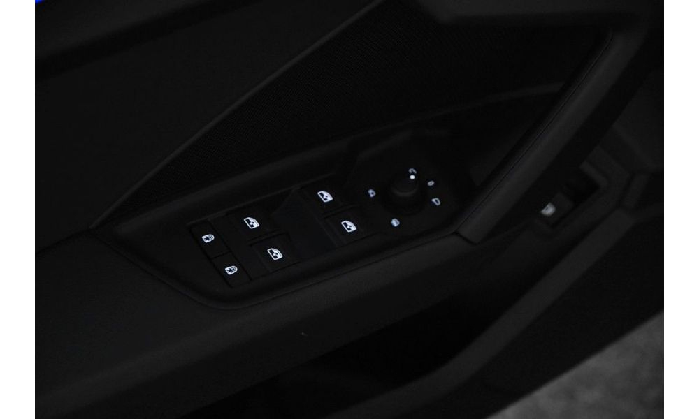 631061