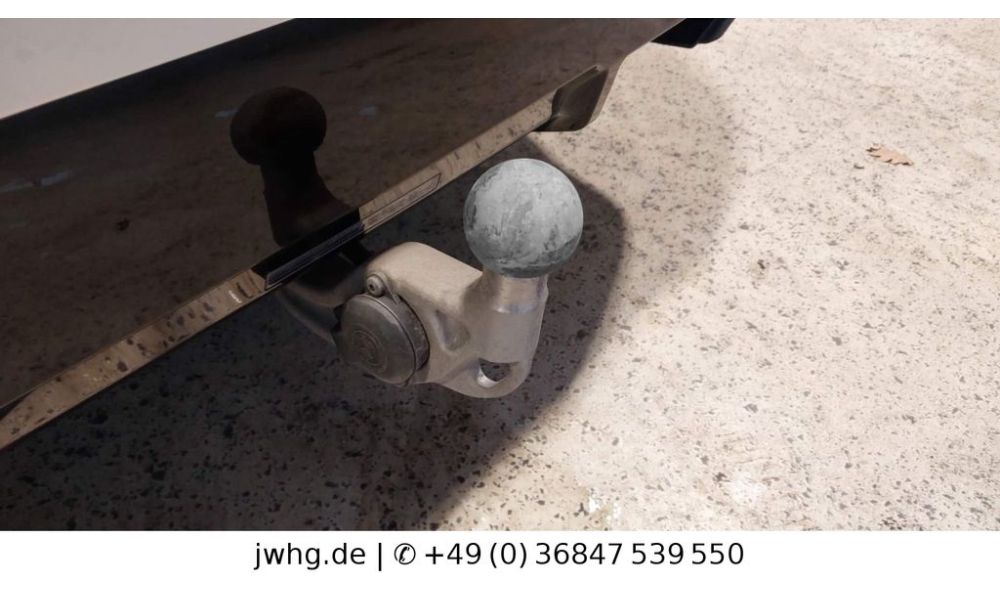 307649