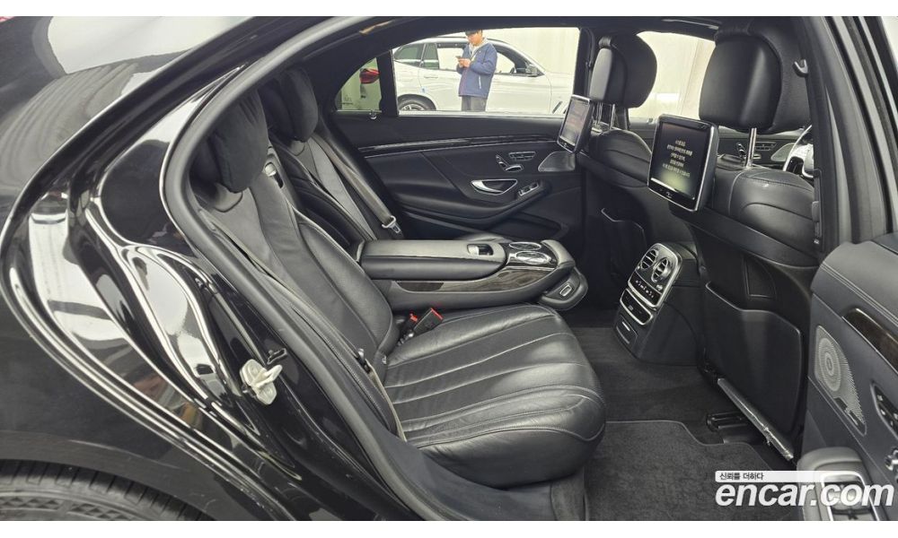 940858