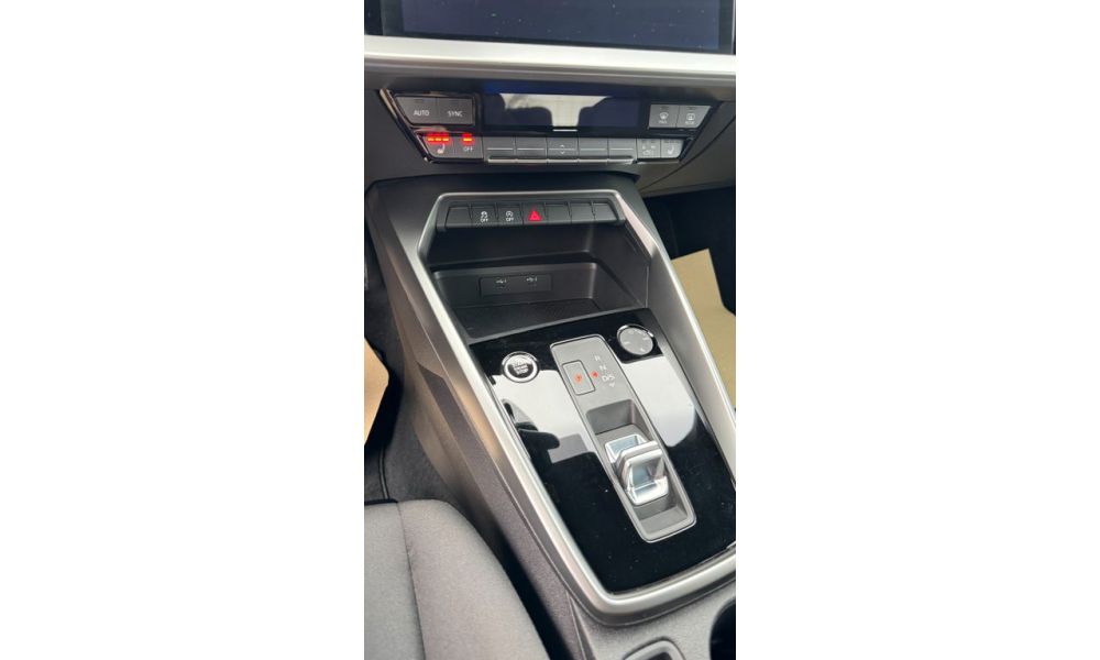 911842