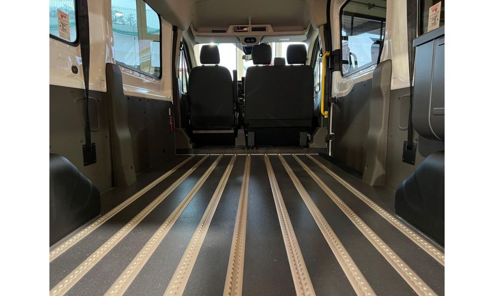 564817