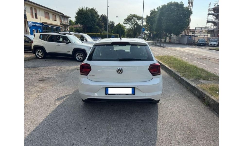 307658