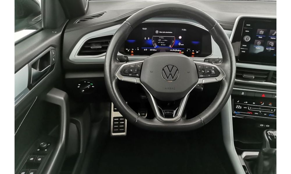 307820
