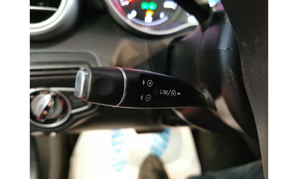 648235