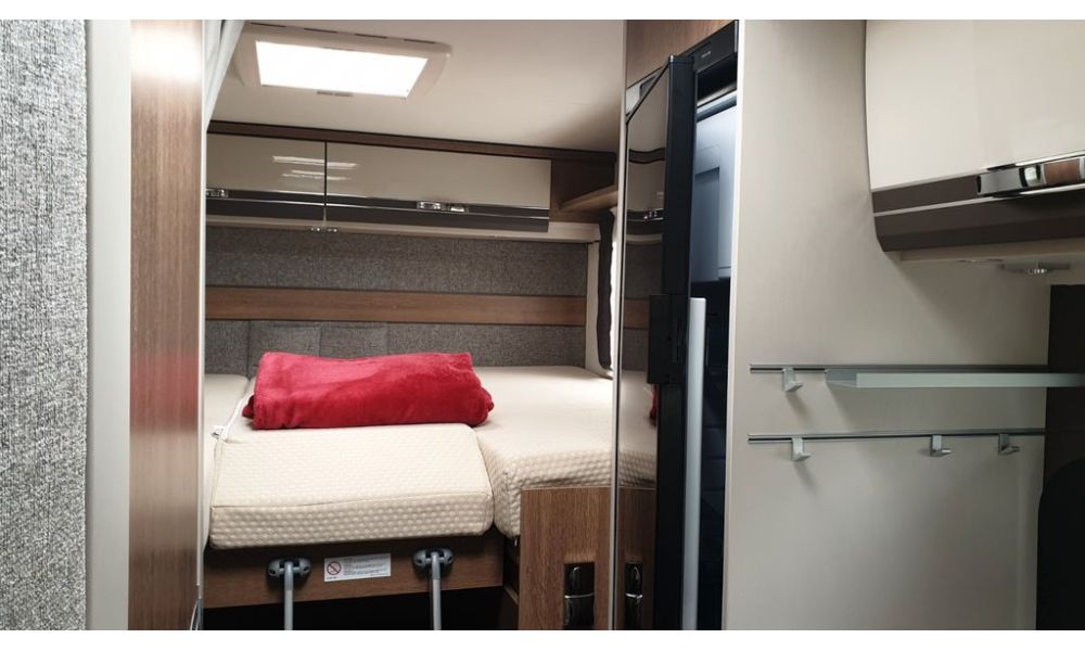 32804