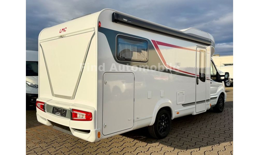 113596
