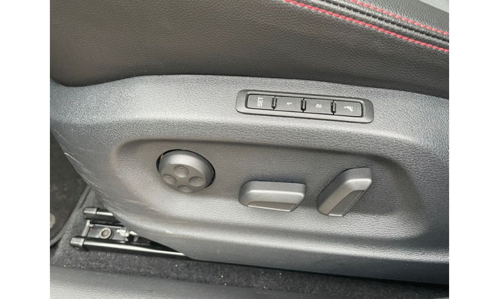 978311