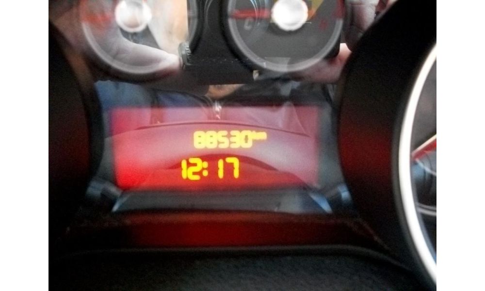 828951