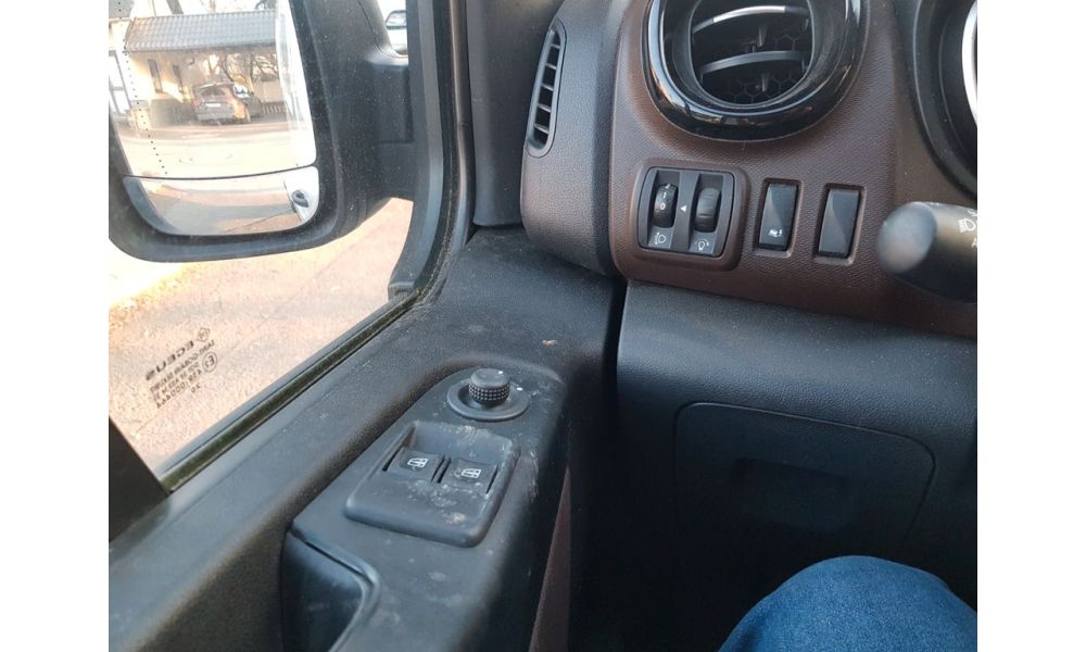 583963