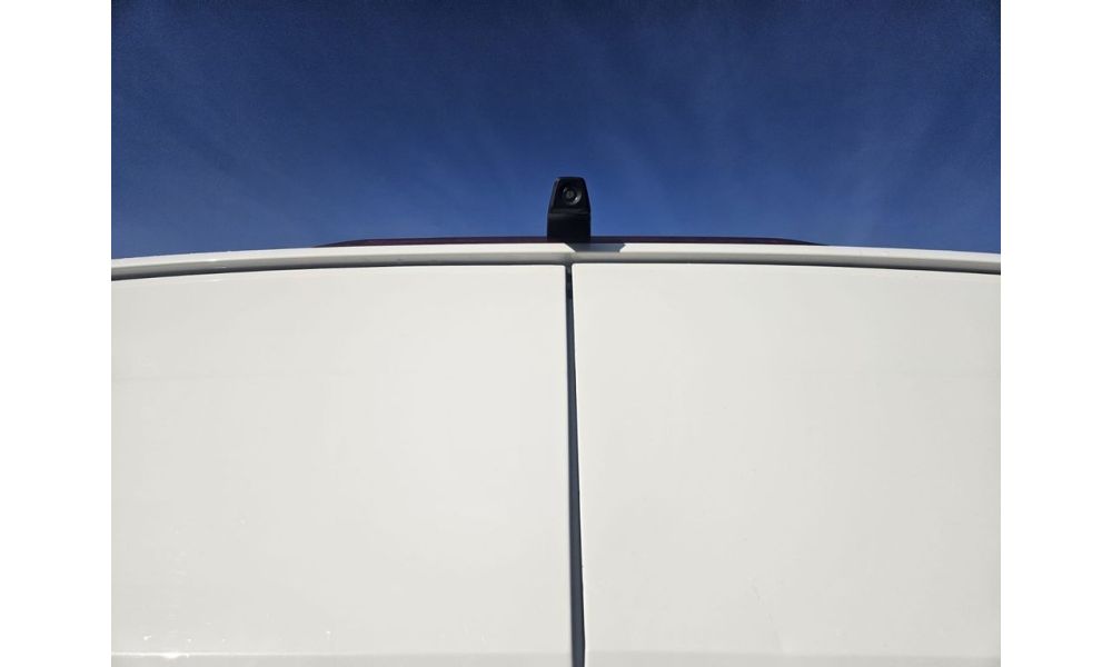 43647