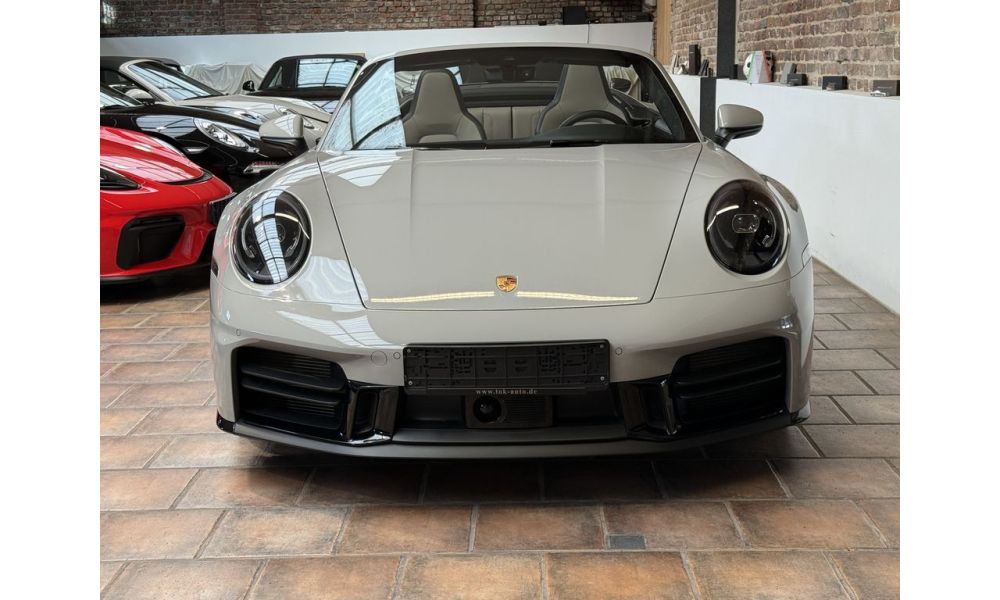 918643