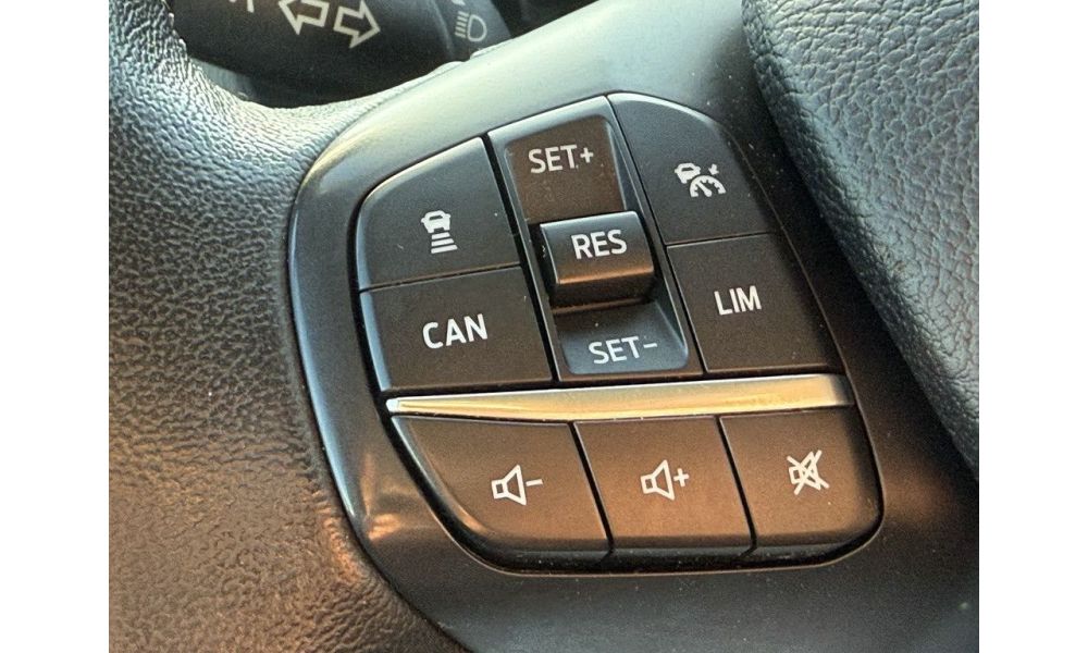 678858