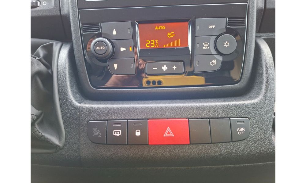 835748