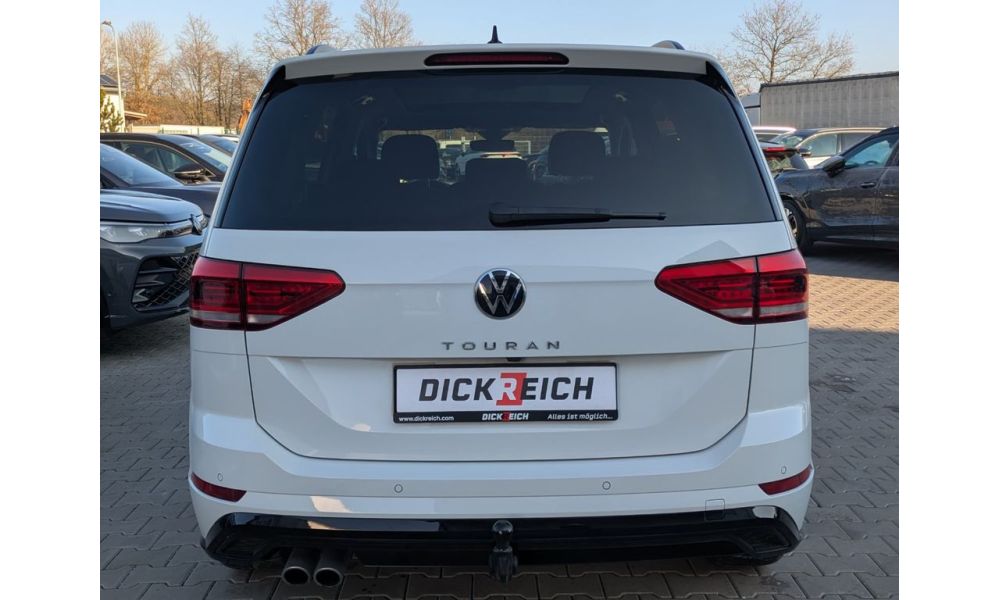 589880