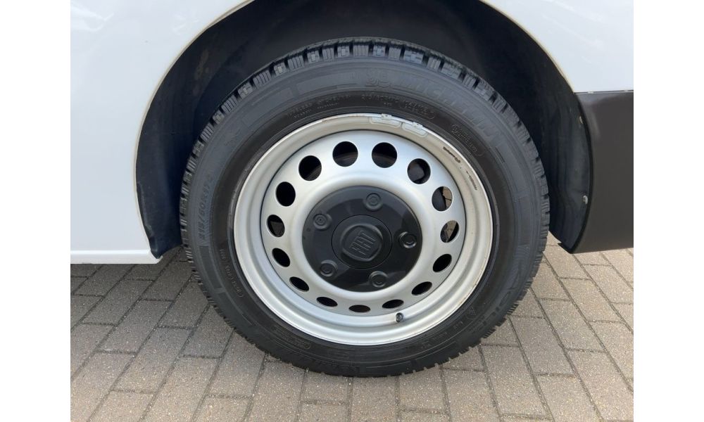 700458