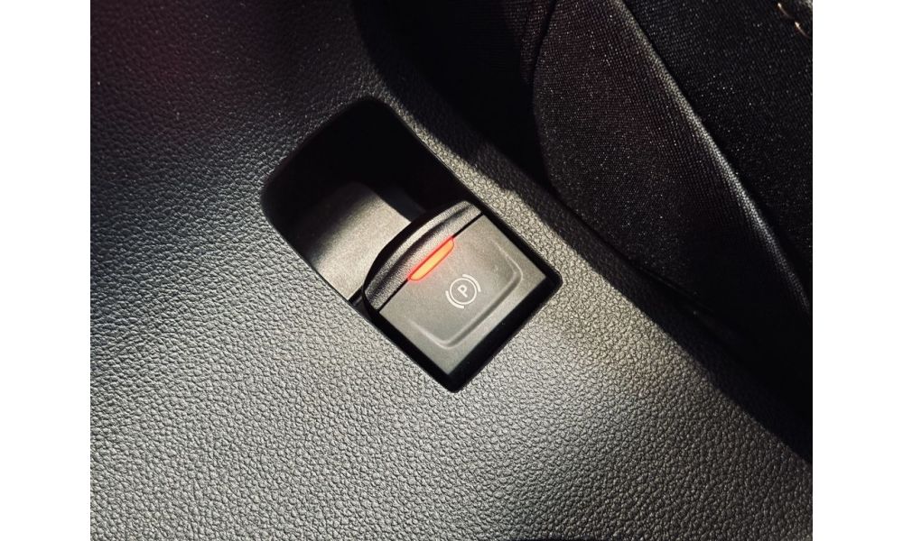 923058