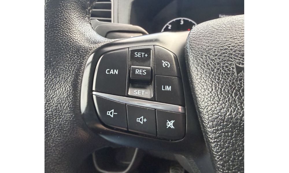 567736