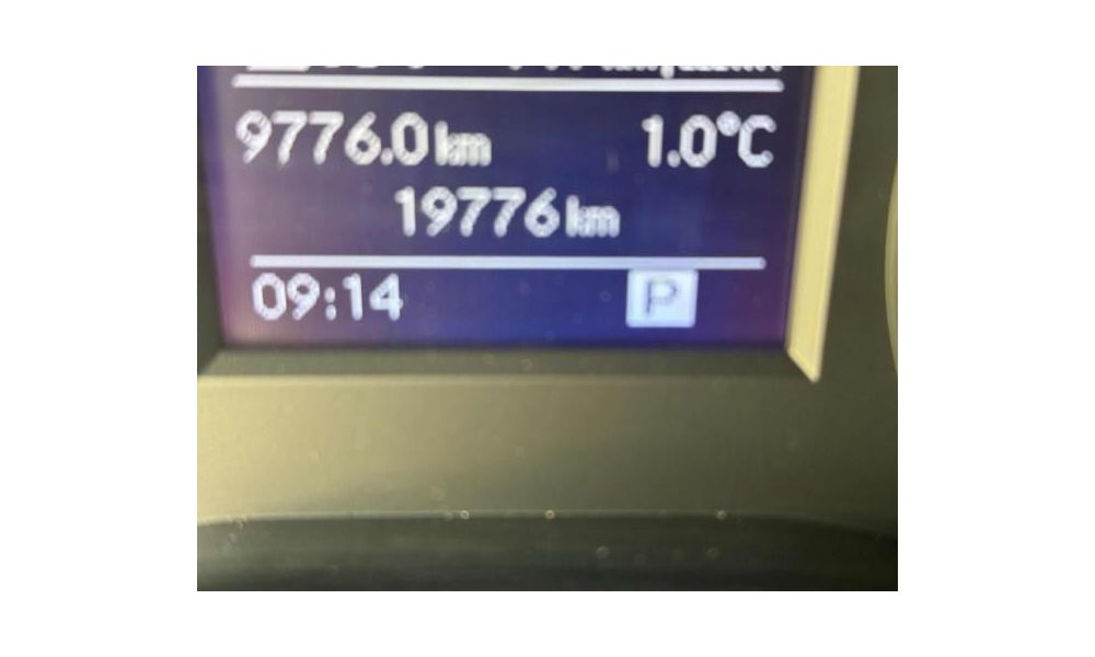 411851