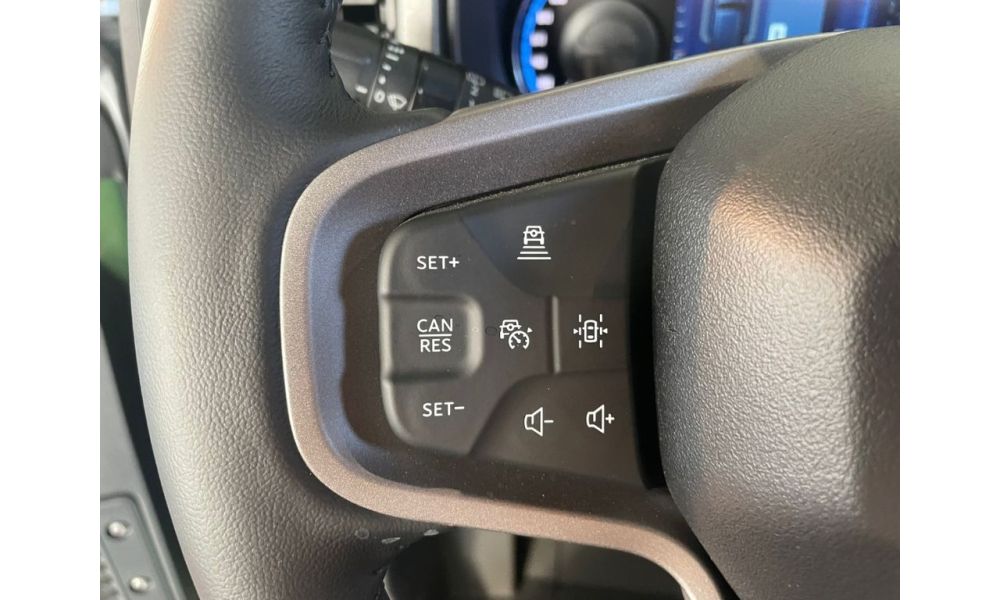 325652