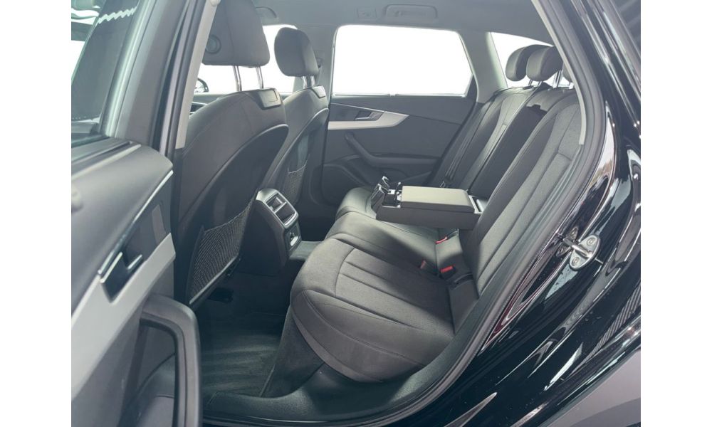 902858