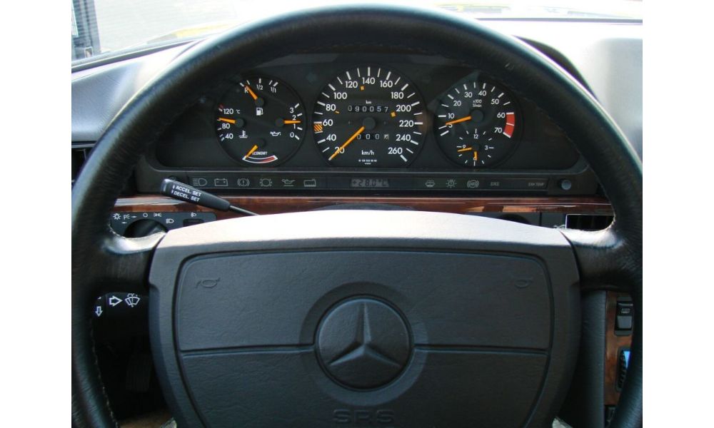 636043