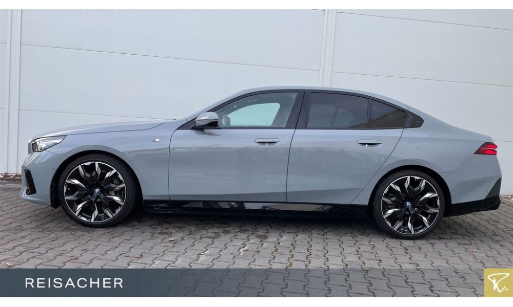 305030