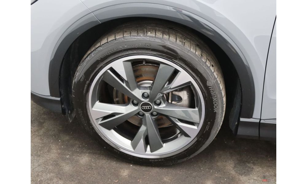 523932