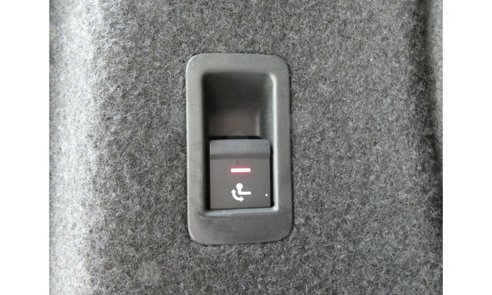 916893
