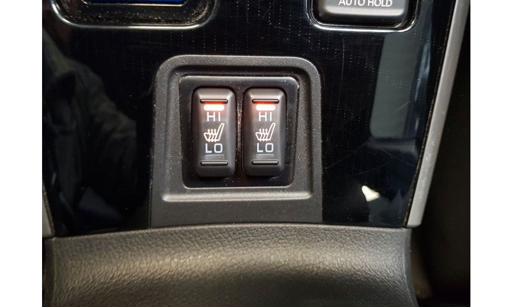 898836